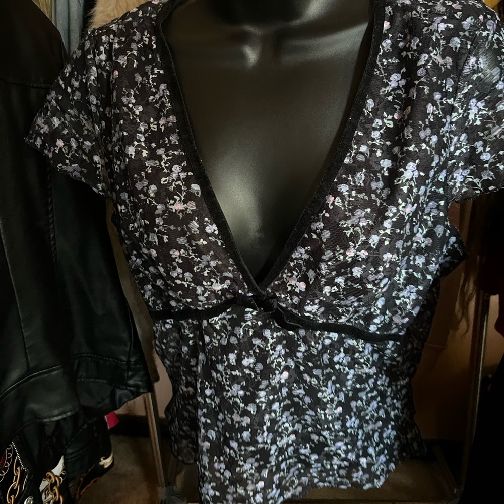 Sam & Libby Black Floral V-Neck Blouse